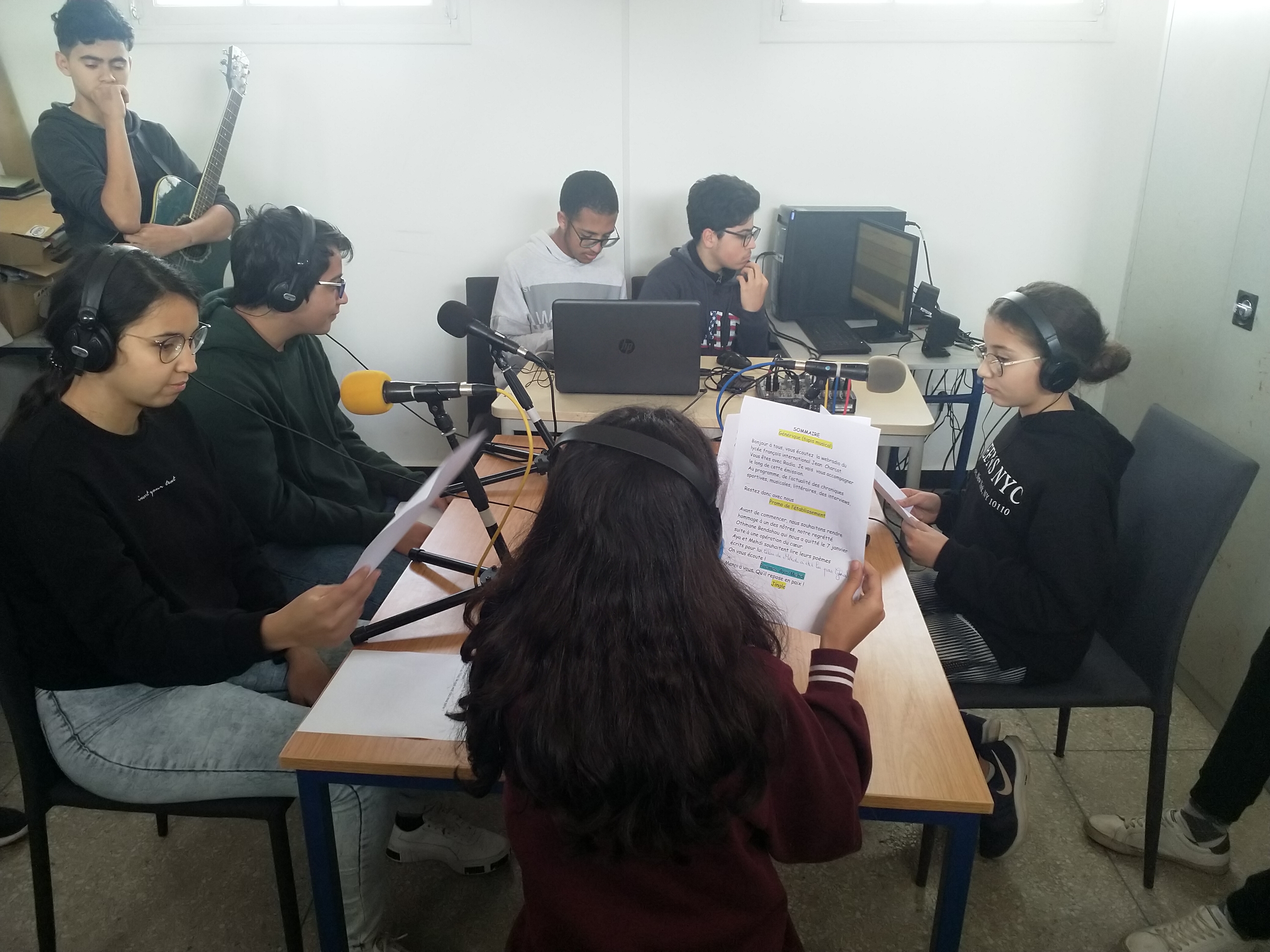 Vibes the School Waves Radio