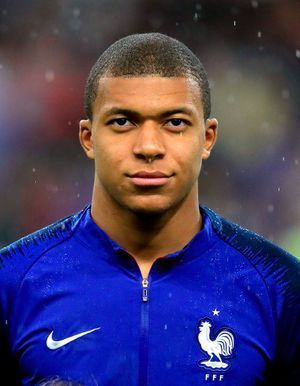 Kylian Mbappé - Lola, Manon et Léandro episode artwork