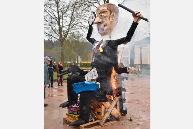 #42 - L'affaire du carnaval d'Ambert - Radio live avec Radio Supeyres episode artwork
