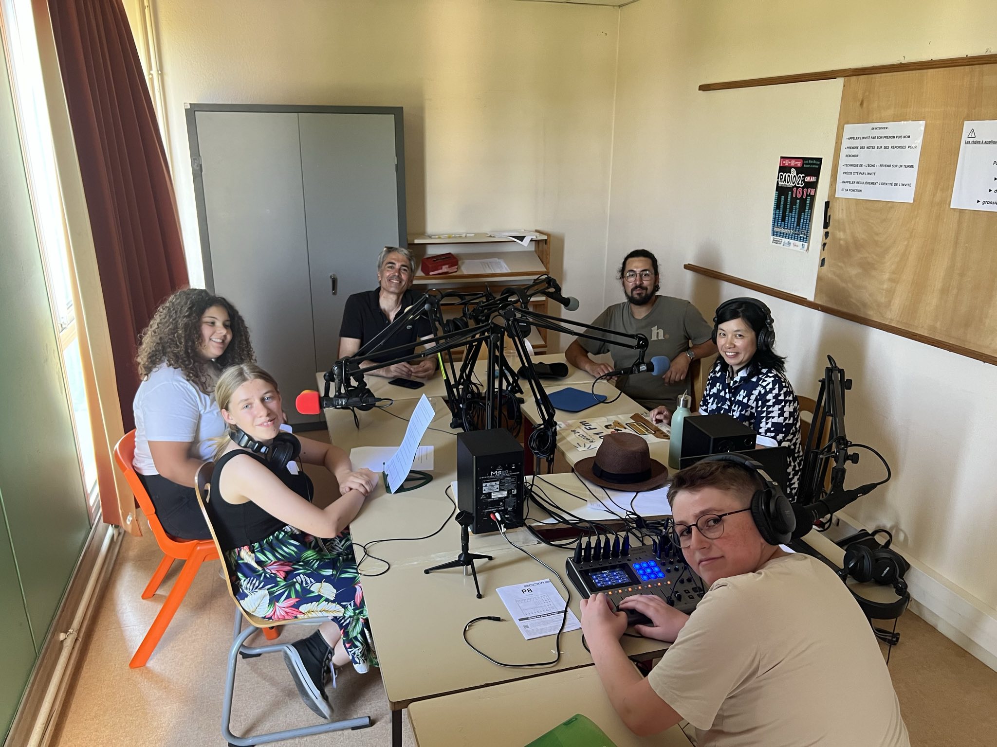Itw Kaling Chan, Brieuc Ghorchi et Damien FLeurot, journalistes et intervenants dans le Camion de l’Info